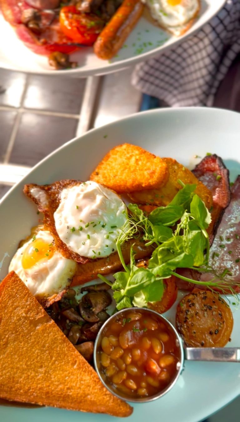 82835288 C096 41C3 BFB5 212529DCCA29 768x1349